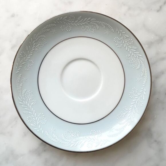 Vintage Laureate Japan 5651 Saucer Blue White Floral Silver - Picture 1 of 5